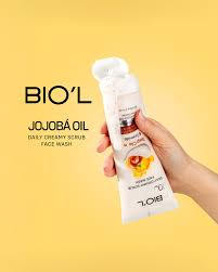 کرم شوینده اسکراب صورت حاوی روغن جوجوبا و سرامید بیول - 200میل - Biol